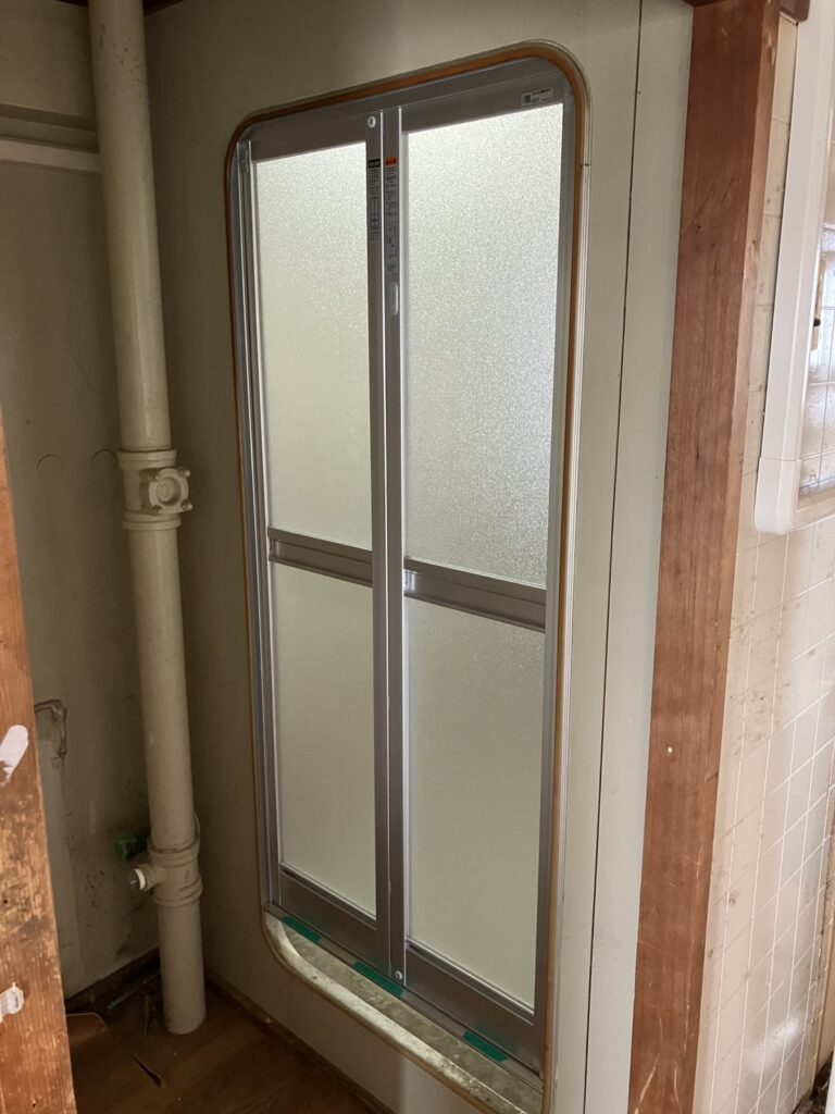 浴室中折れドア