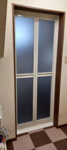 浴室中折れドア