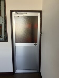 ロンカラーガラスドア