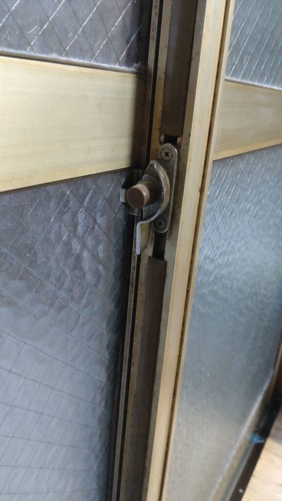 窓　クレセント　部品　交換前　岐阜市