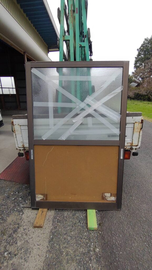 ガラス　パネル　交換　施工前　揖斐郡