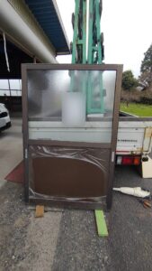 ガラス　パネル　交換　施工後　揖斐郡