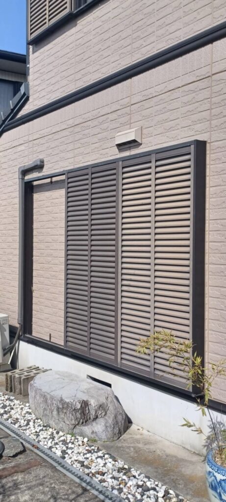 可児市　雨戸　施工前