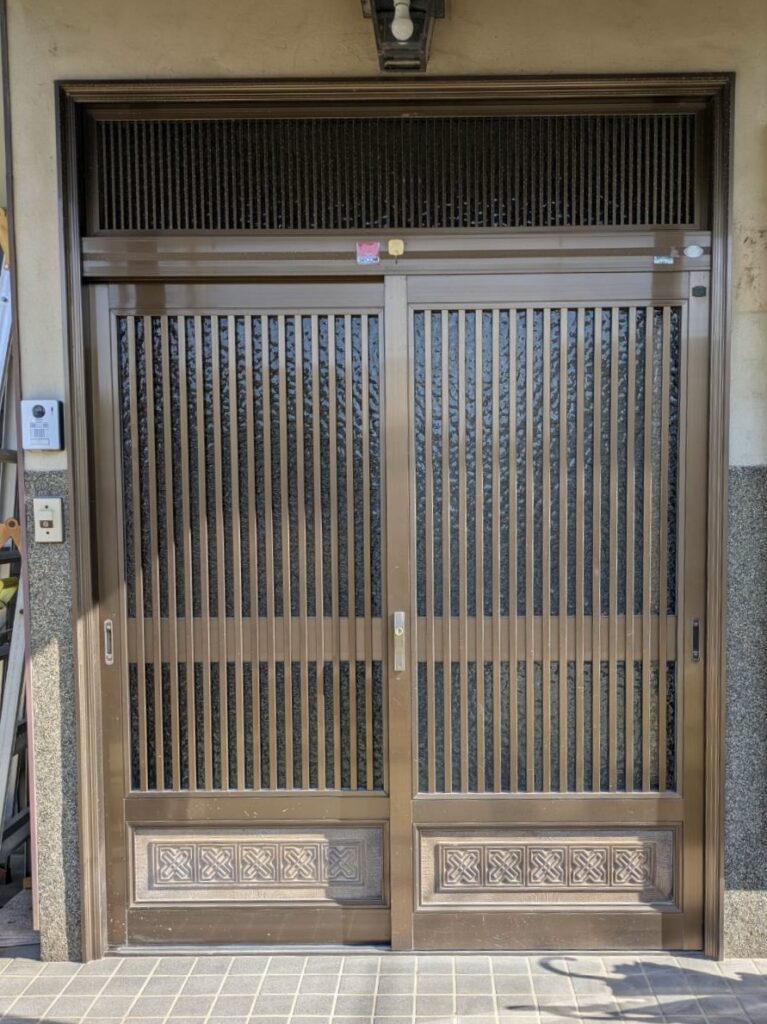 江南市　リシェント　玄関引戸　施工前