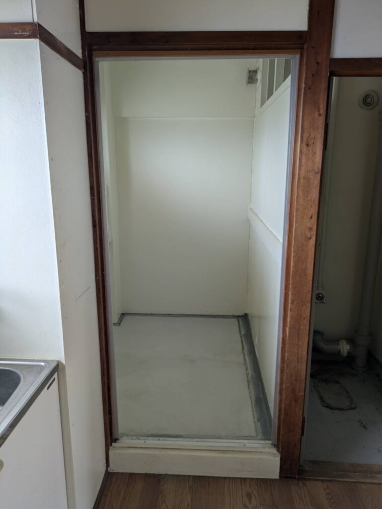 浴室ドア　リフォーム　交換前　一宮市