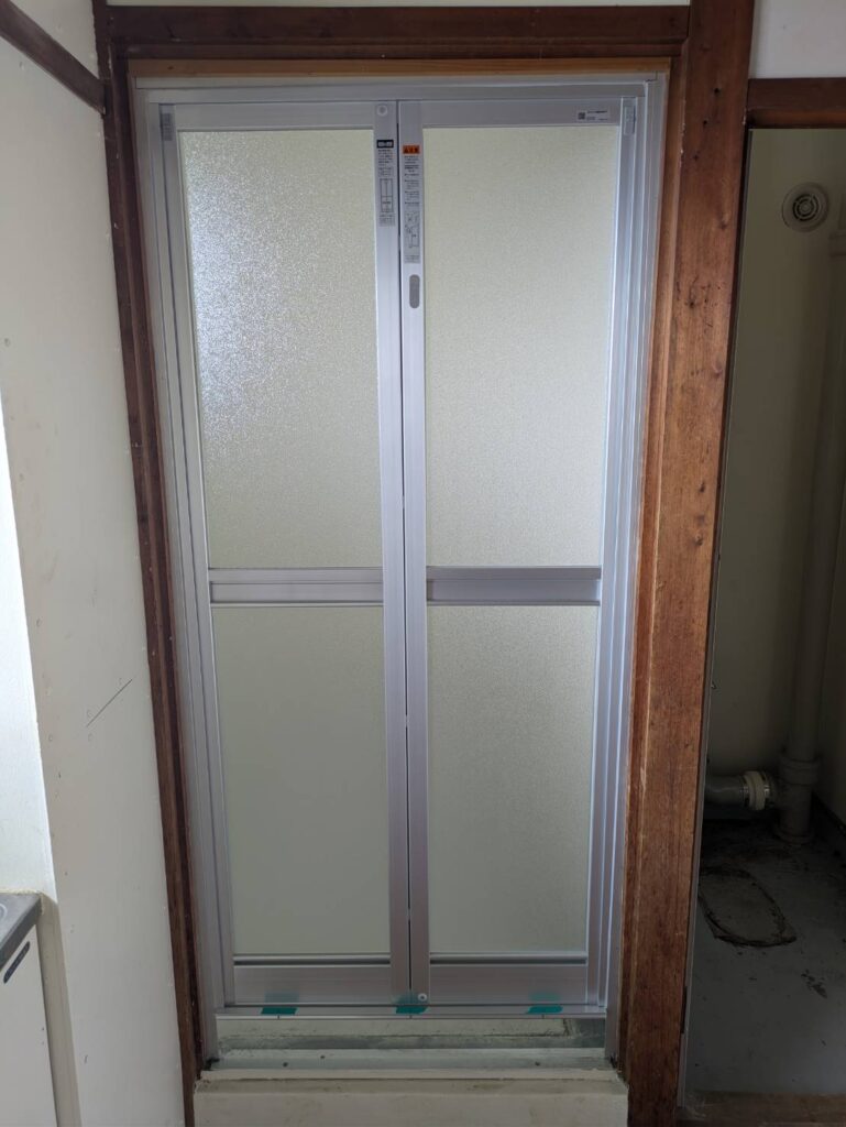 浴室ドア　リフォーム　交換後　一宮市