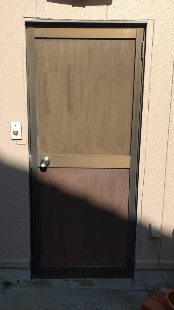 勝手口　リフォーム　施工前　岐阜市