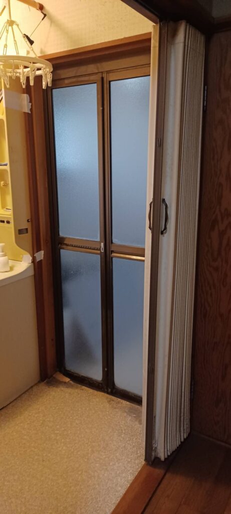 浴室ドア　交換前　岐阜市