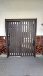 美濃市　リシェント　玄関引戸　施工後