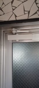 ドアクローザ　交換後　垂井町