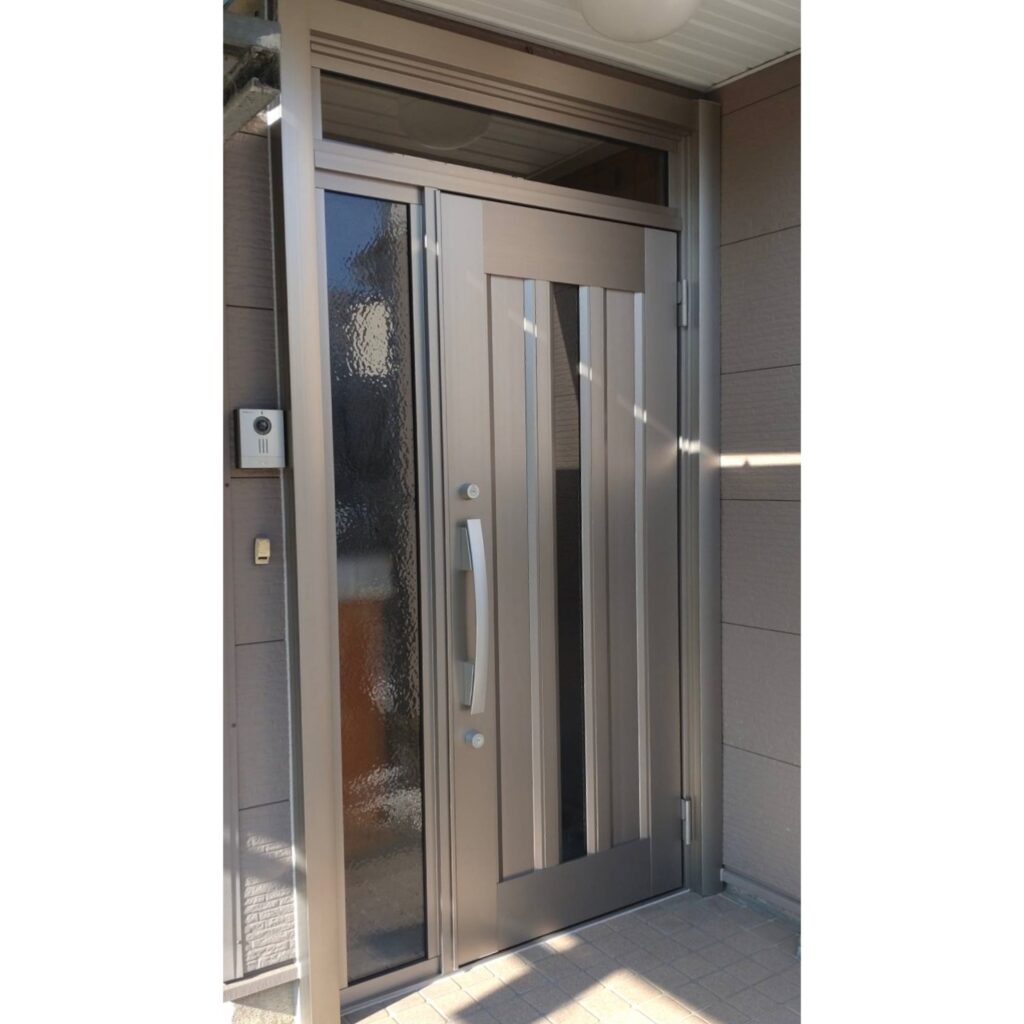 岐阜市　玄関　リフォーム　リシェント　交換後