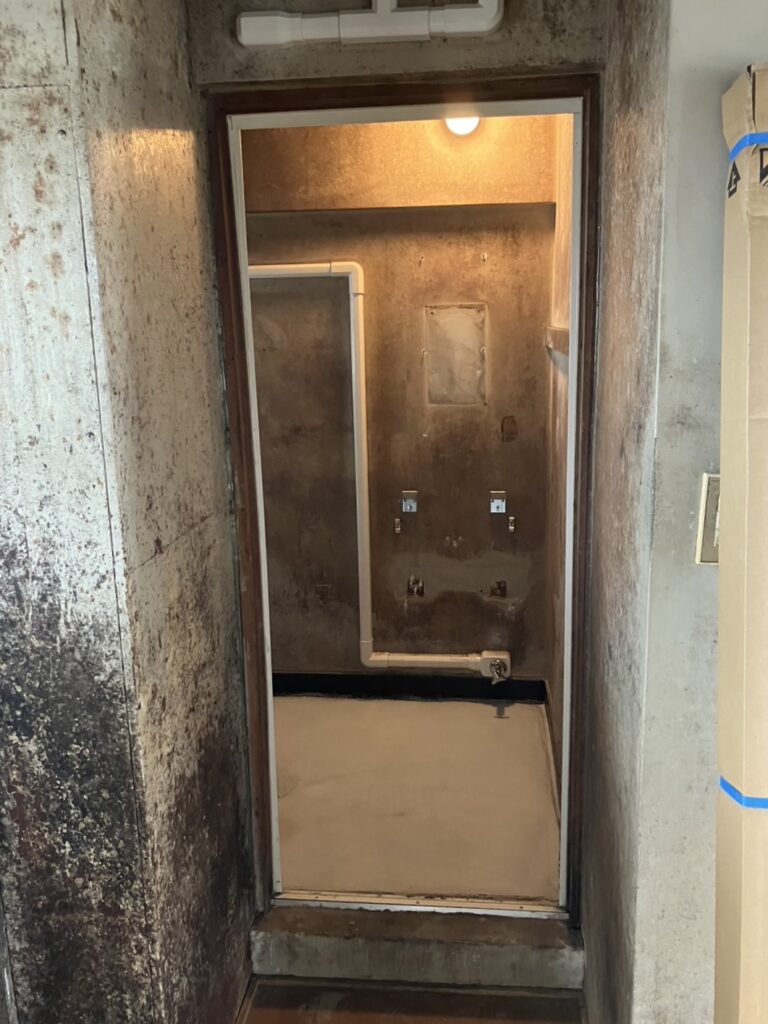 浴室ドア　一宮市　取付前