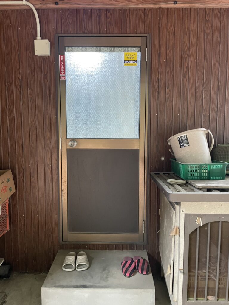 勝手口　リフォーム　施工前　本巣市