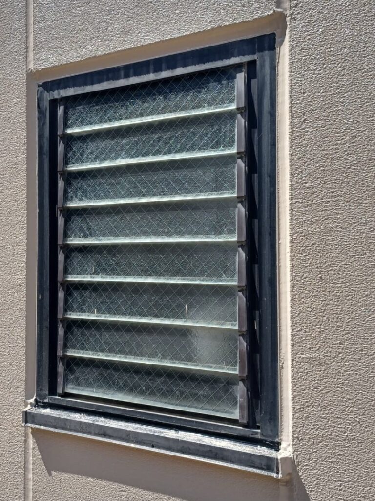 岐阜市　面格子　防犯　施工前