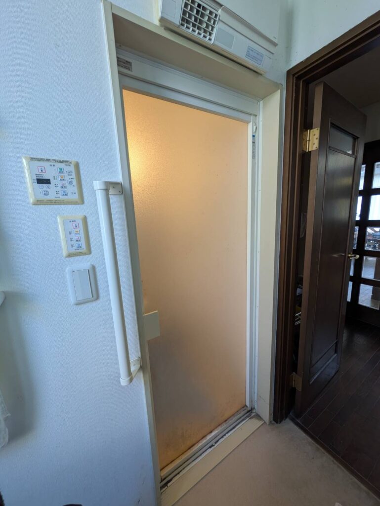 浴室ドア　尾張旭市　交換前