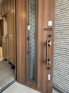 玄関　ガラス　交換　施工後　笠松町