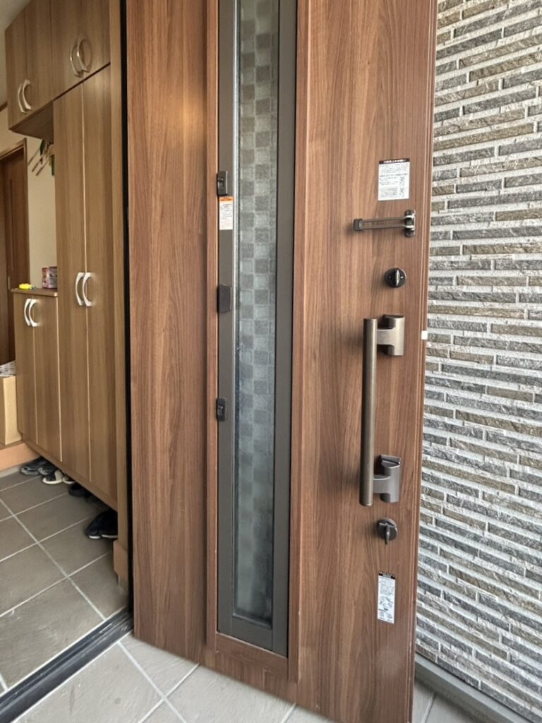 玄関　ガラス　交換　施工後　笠松町