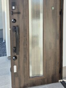 玄関　ガラス　交換　施工後　本巣市
