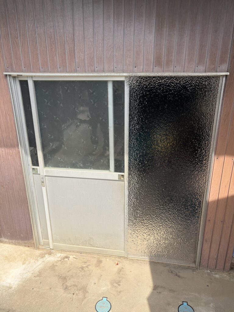 店舗引戸　瑞穂市　施工前